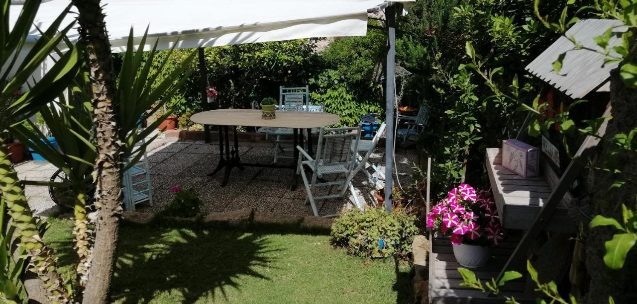 La Porta Sulla Costa Bed and Breakfast San Pantaleo Eksteriør billede