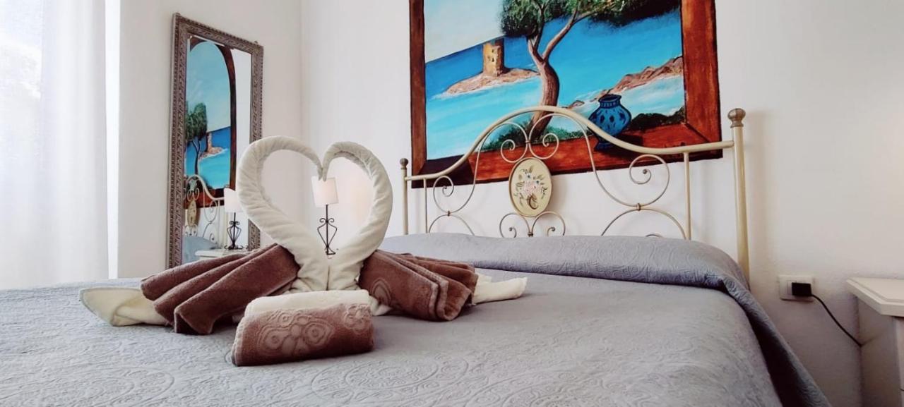 La Porta Sulla Costa Bed and Breakfast San Pantaleo Eksteriør billede