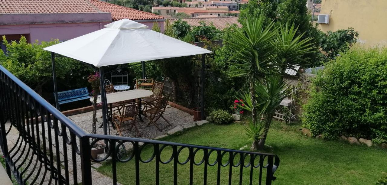 La Porta Sulla Costa Bed and Breakfast San Pantaleo Eksteriør billede