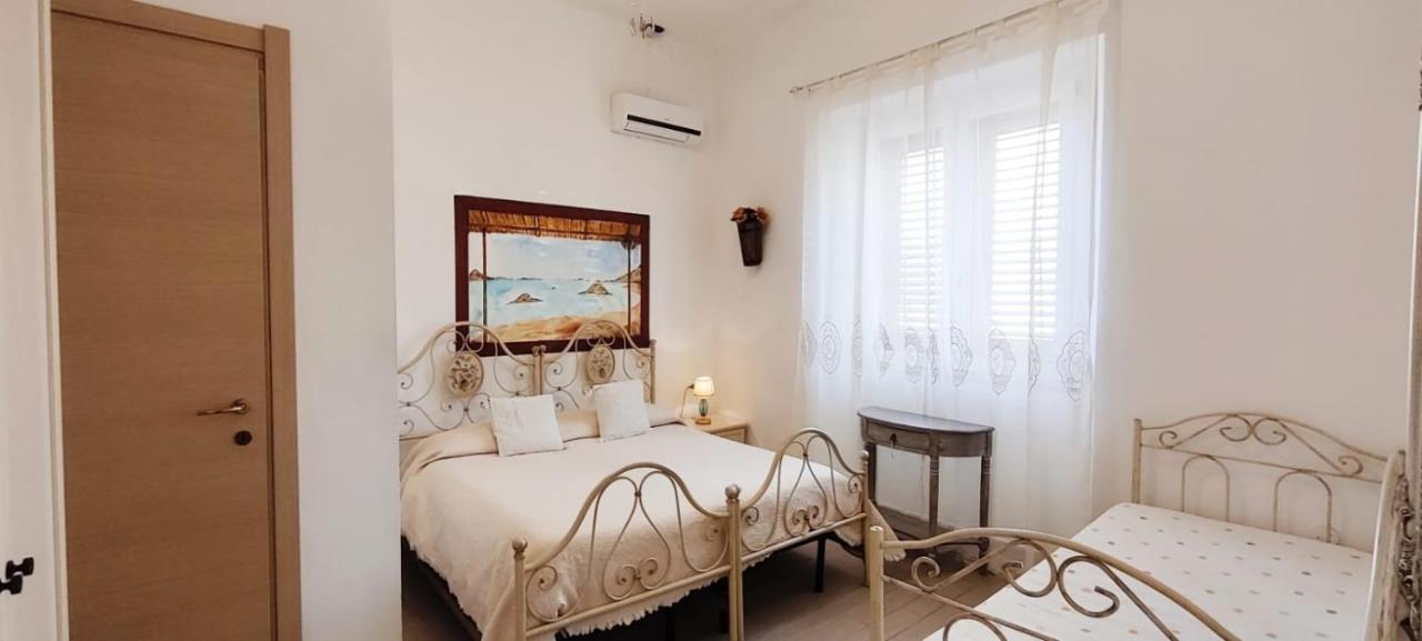 La Porta Sulla Costa Bed and Breakfast San Pantaleo Eksteriør billede