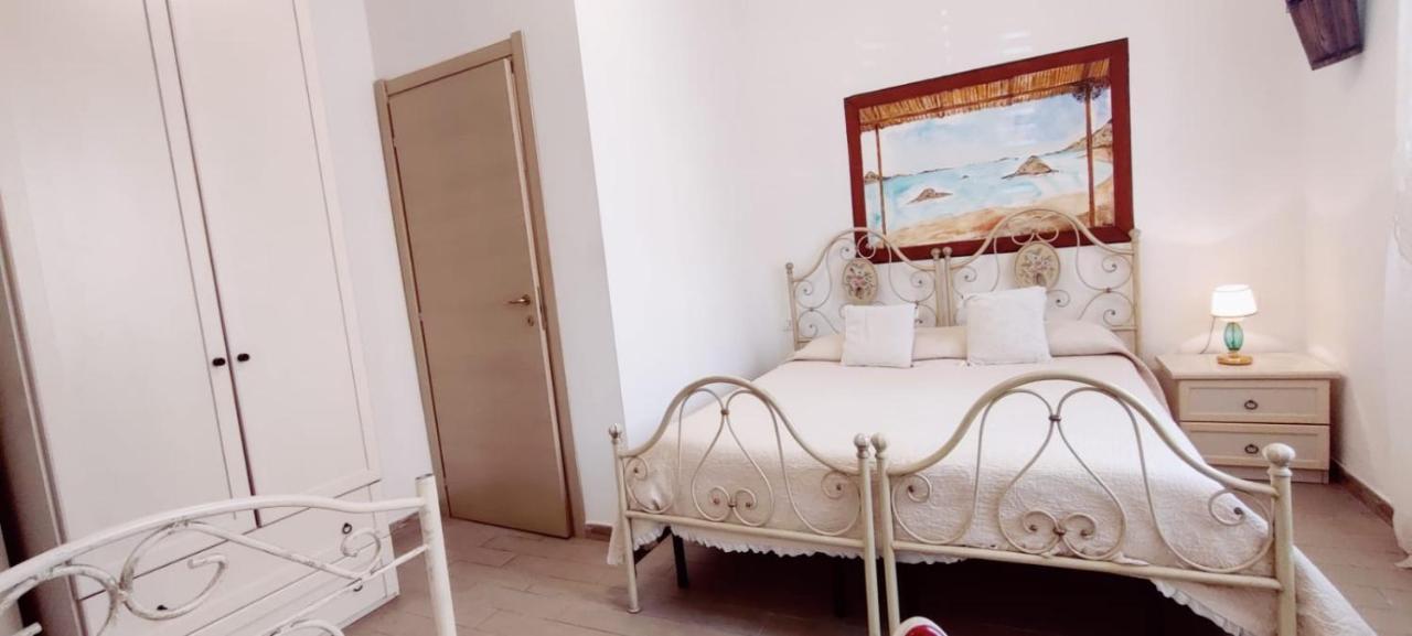 La Porta Sulla Costa Bed and Breakfast San Pantaleo Eksteriør billede