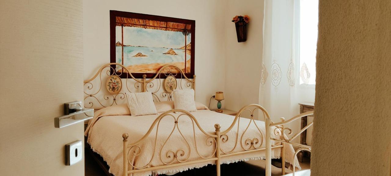 La Porta Sulla Costa Bed and Breakfast San Pantaleo Eksteriør billede
