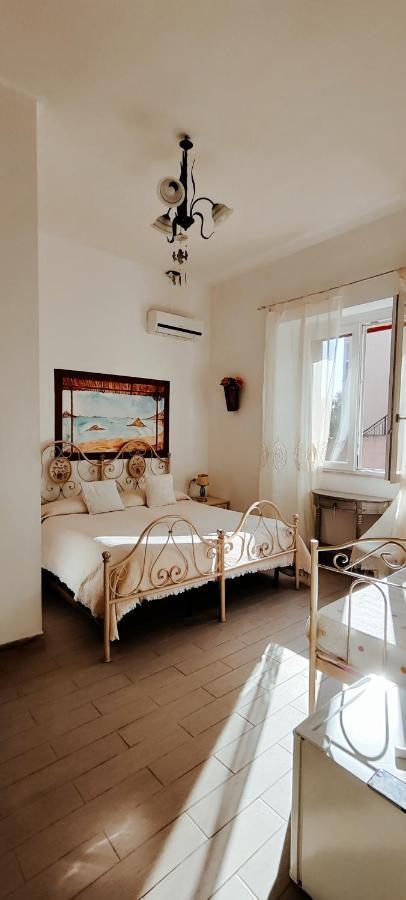 La Porta Sulla Costa Bed and Breakfast San Pantaleo Eksteriør billede