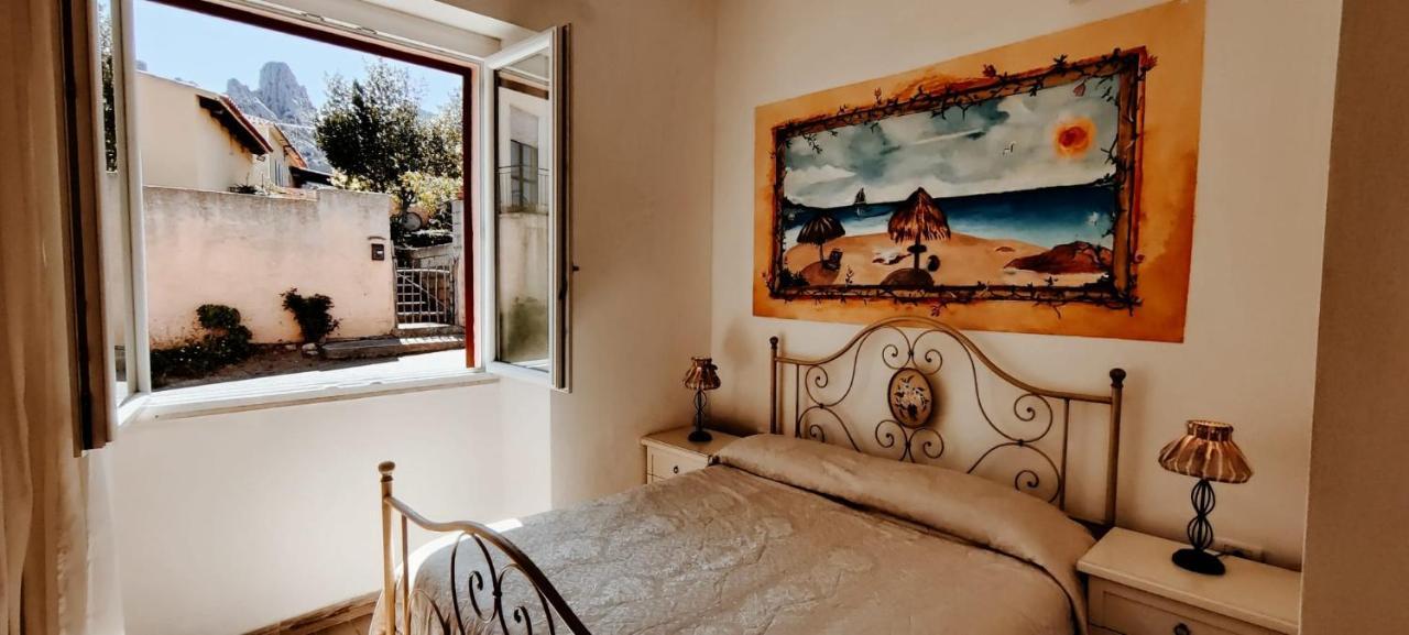 La Porta Sulla Costa Bed and Breakfast San Pantaleo Eksteriør billede