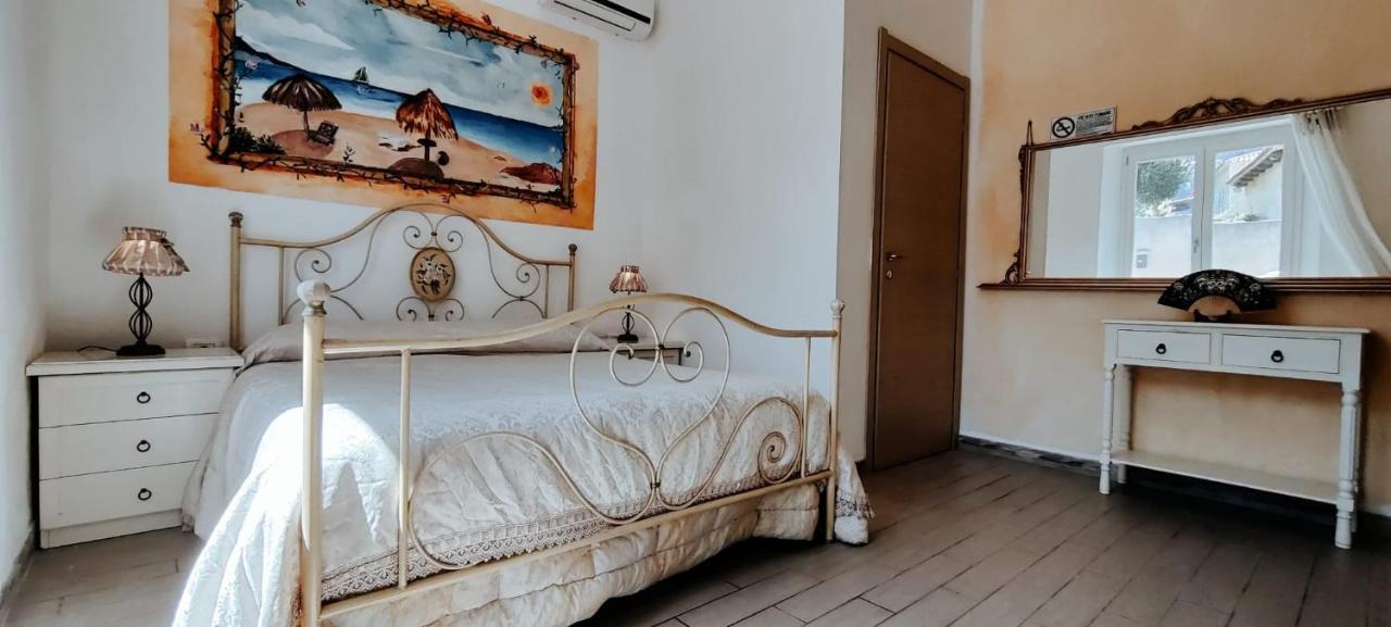 La Porta Sulla Costa Bed and Breakfast San Pantaleo Eksteriør billede