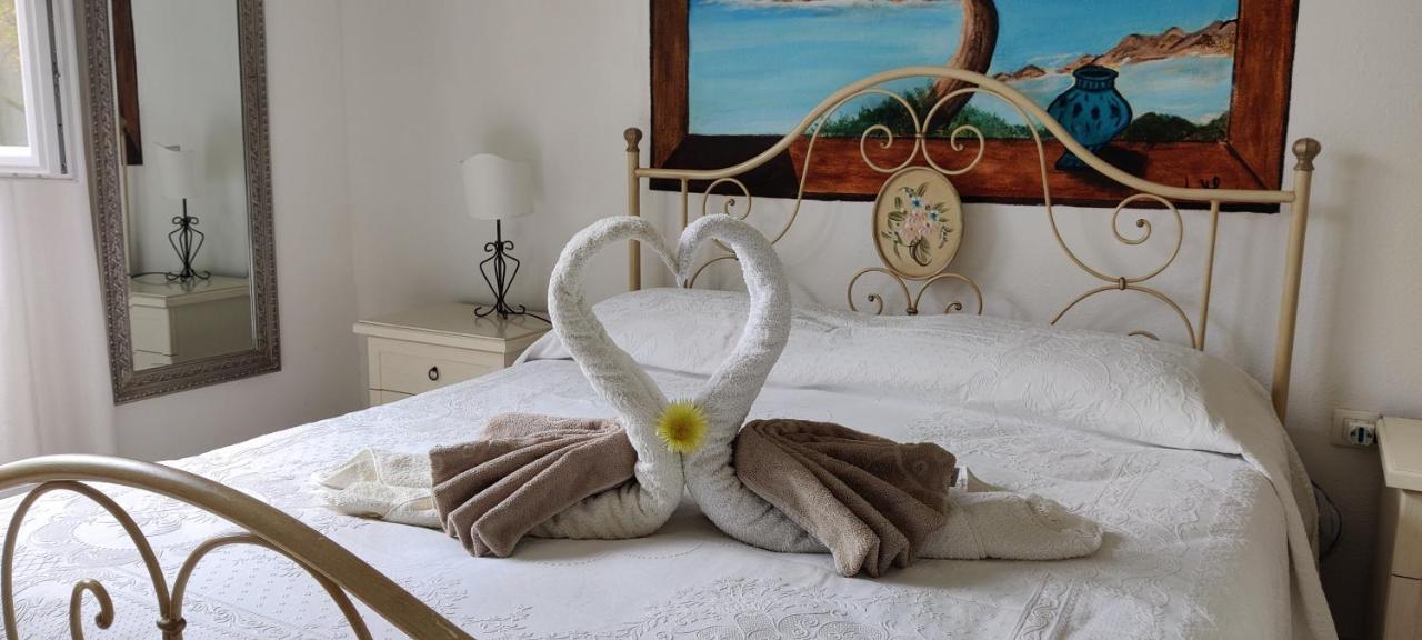 La Porta Sulla Costa Bed and Breakfast San Pantaleo Eksteriør billede