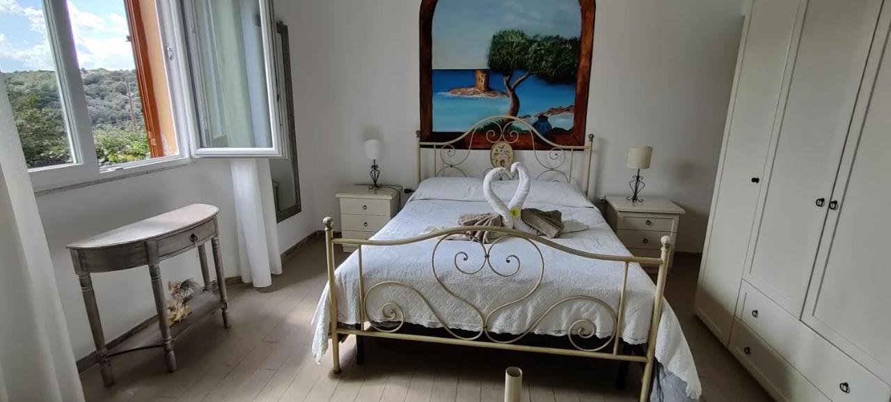 La Porta Sulla Costa Bed and Breakfast San Pantaleo Eksteriør billede