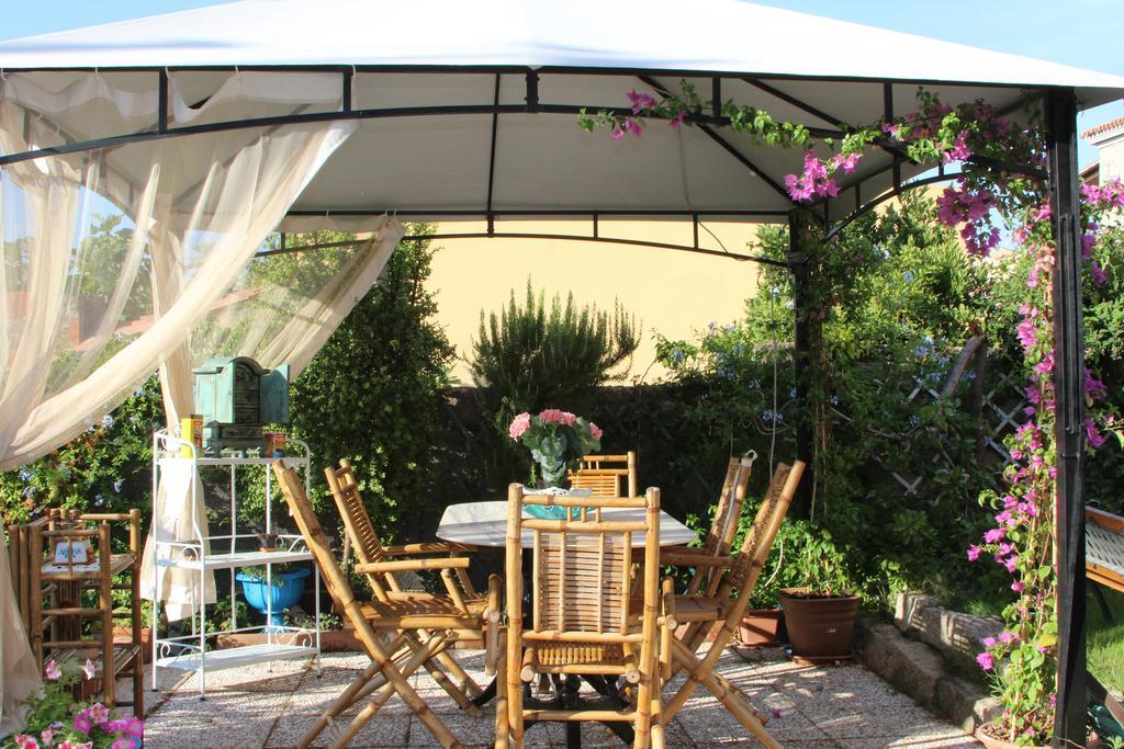 La Porta Sulla Costa Bed and Breakfast San Pantaleo Eksteriør billede