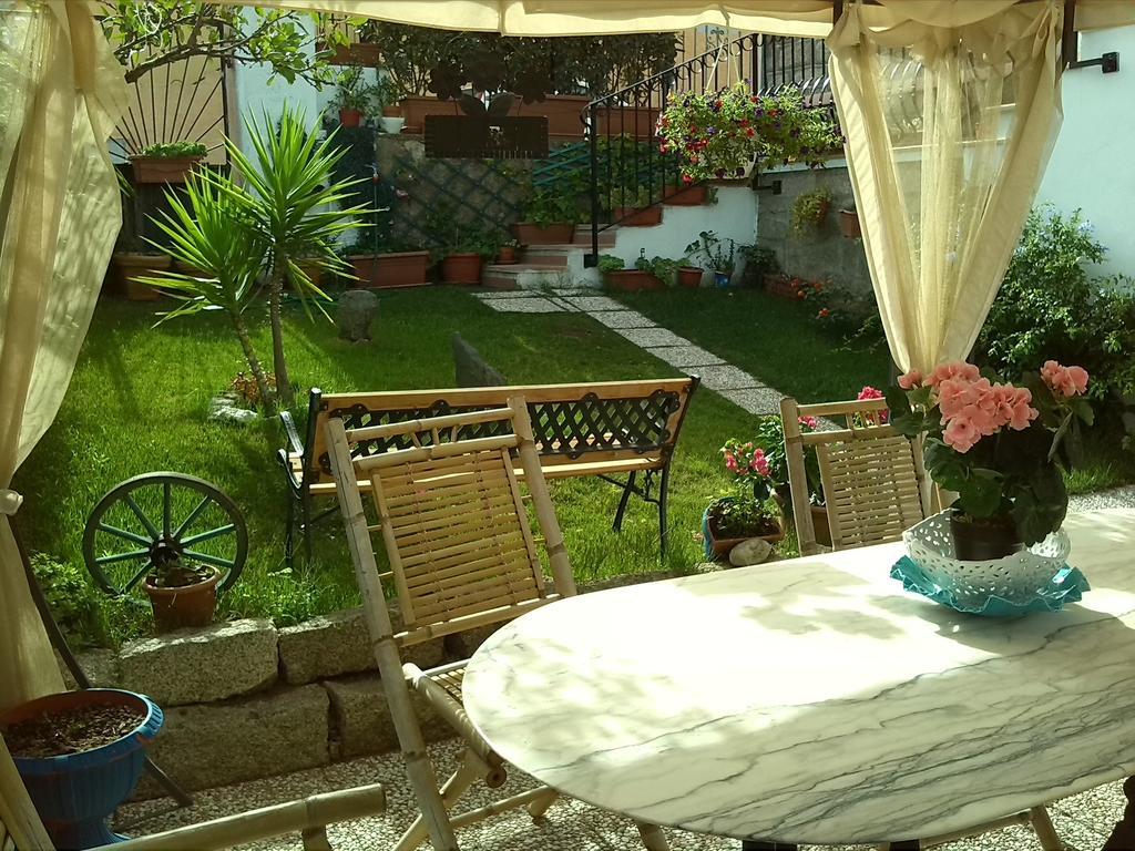 La Porta Sulla Costa Bed and Breakfast San Pantaleo Eksteriør billede