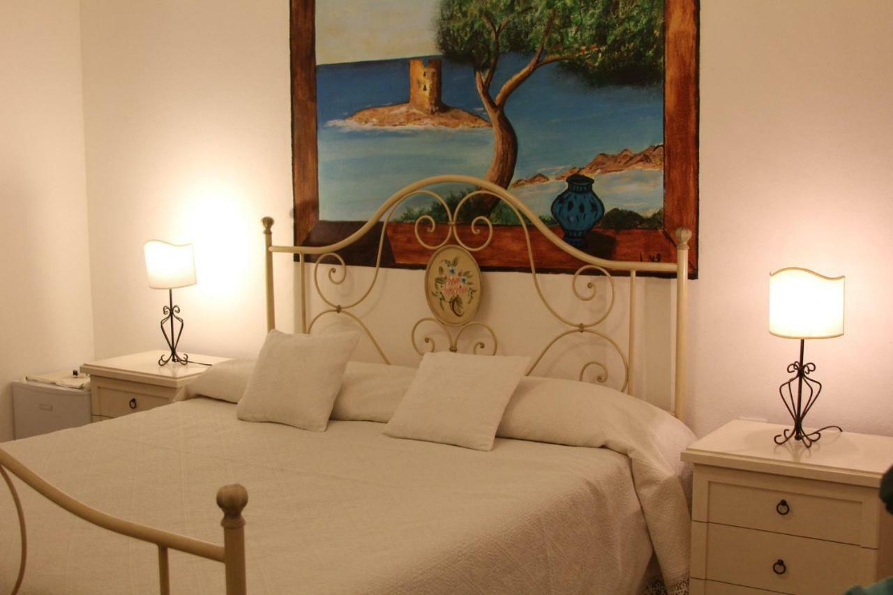 La Porta Sulla Costa Bed and Breakfast San Pantaleo Eksteriør billede