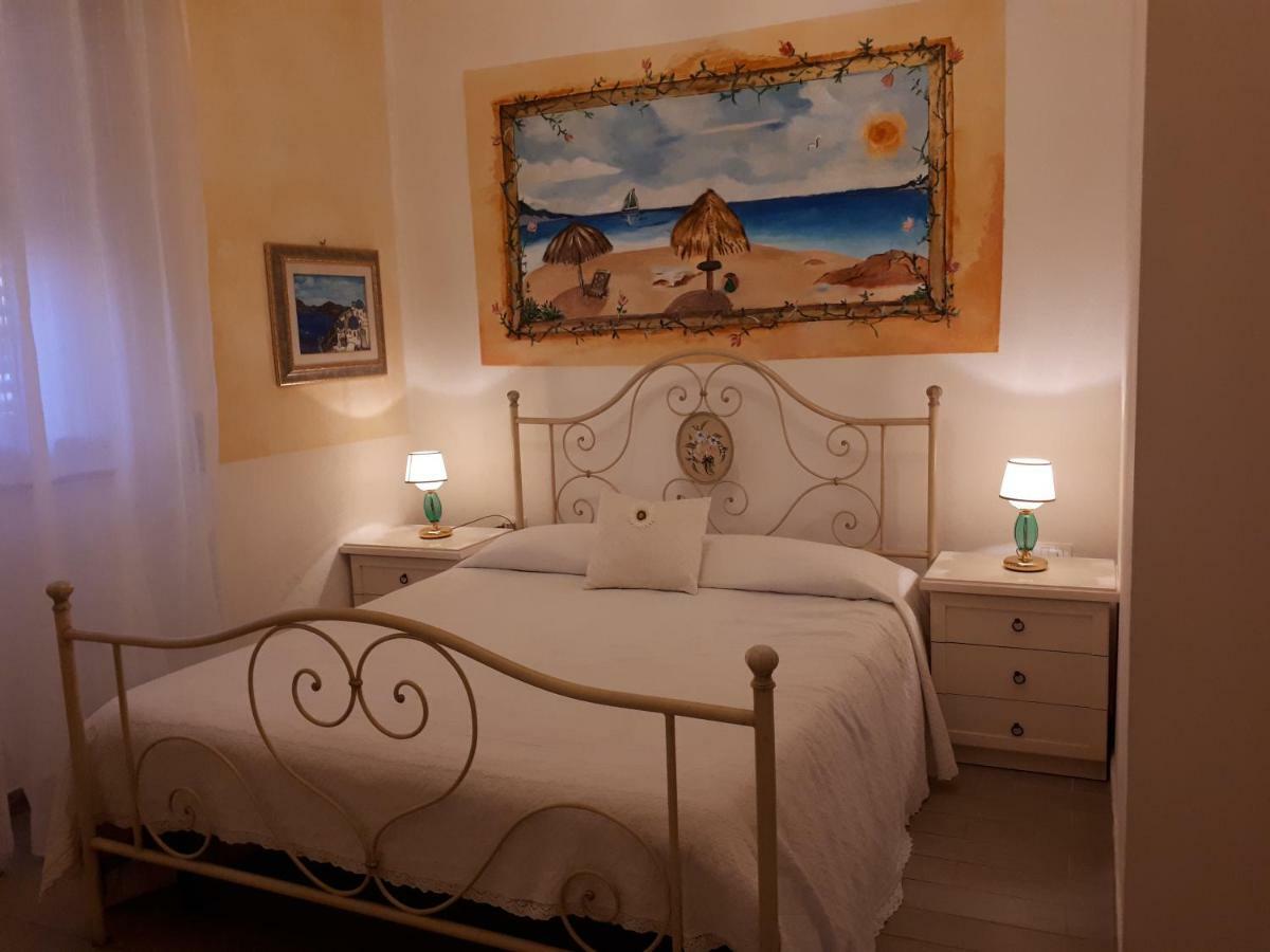 La Porta Sulla Costa Bed and Breakfast San Pantaleo Eksteriør billede