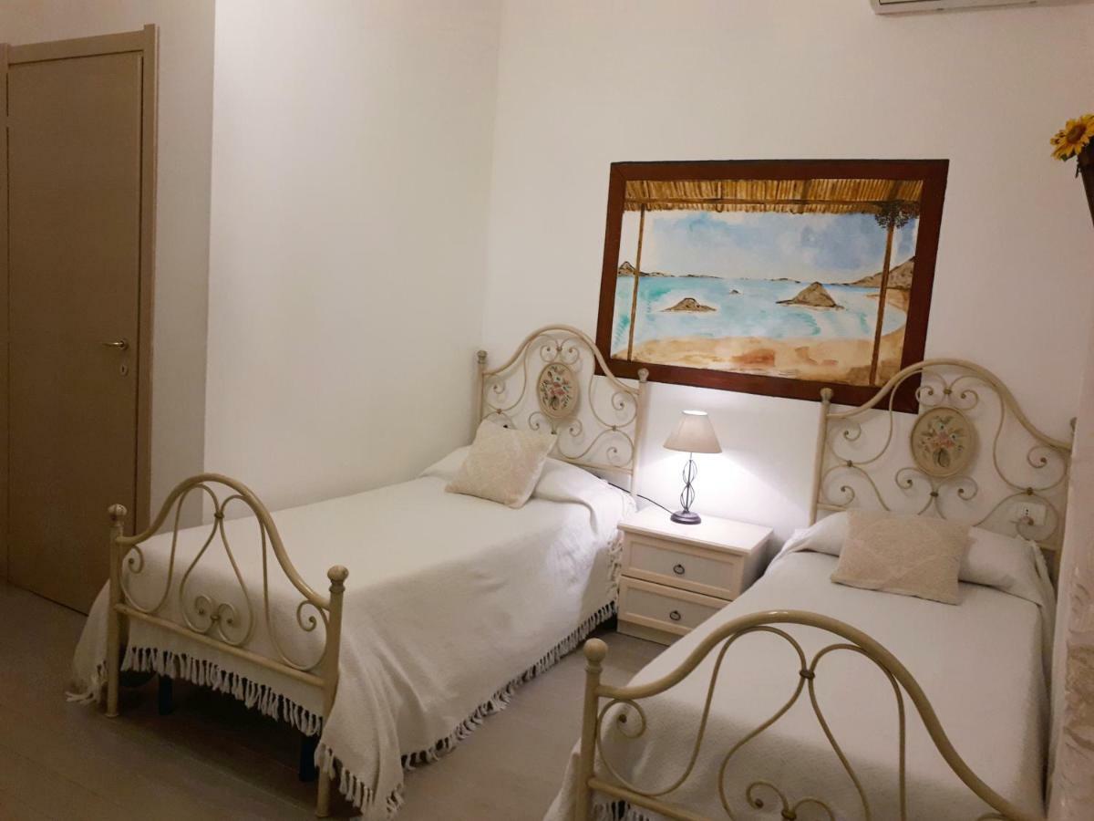 La Porta Sulla Costa Bed and Breakfast San Pantaleo Eksteriør billede