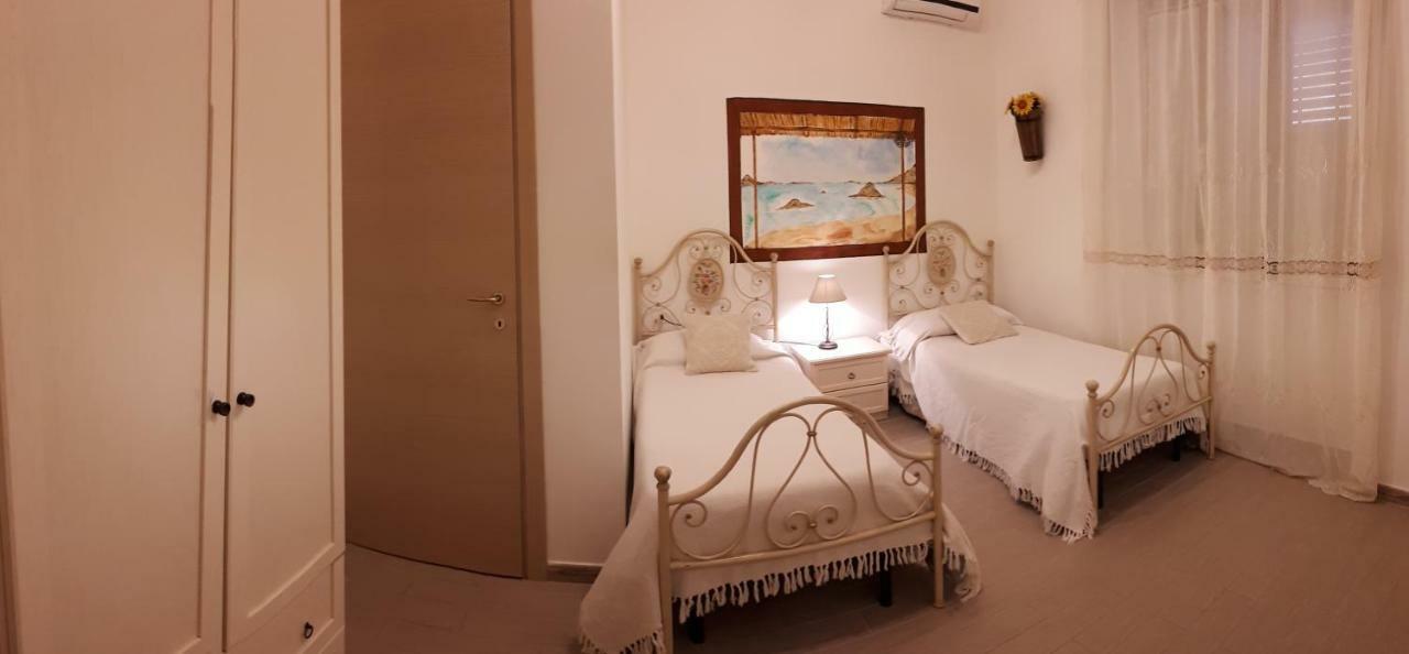La Porta Sulla Costa Bed and Breakfast San Pantaleo Eksteriør billede