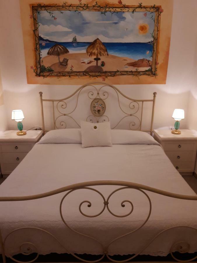 La Porta Sulla Costa Bed and Breakfast San Pantaleo Eksteriør billede